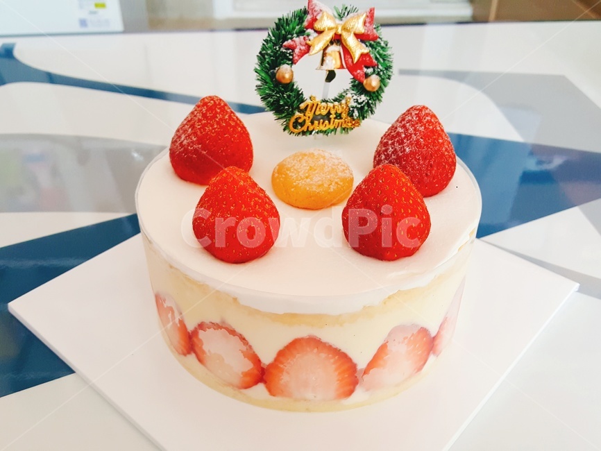 dessert,cake,Strawberry cake,Christmas cake,christmas