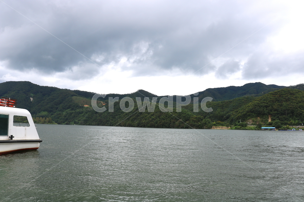 강,한강,남이섬,북한강,산,나무,자연,풍경,물,자연,풍경,nature,landscape,water,outdoors,옥외,boat,보트,vehicle,차량,transportation,교통,reservoir,저수지