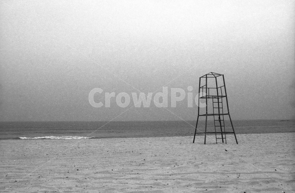 흑백,해변,바다,감시탑,파도,외로움,쓸쓸함,비수기,하늘,흐린,해변,바다,beach,sea,흑백,모노톤,monochrome,black and white
