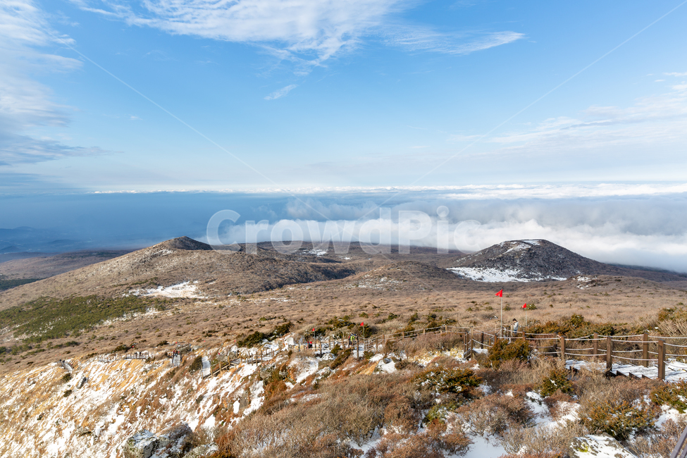 한라산,제주도,영실코스,구름,설산,산정상,겨울,계절,winter,season,자연,풍경,nature,landscape,outdoors,옥외,plateau,고원