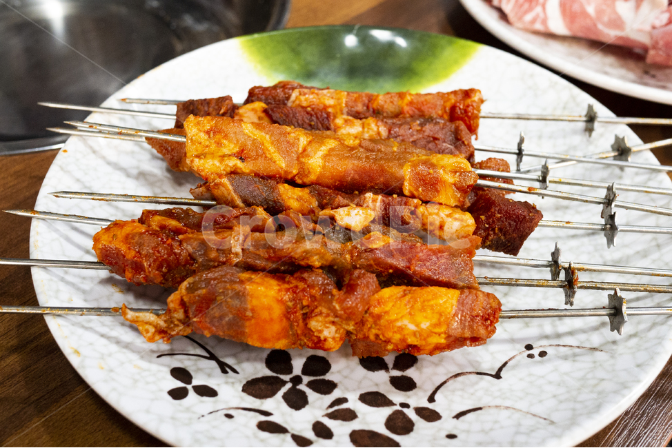 양꼬치,양,고기,숯불,갈비,양념,꼬치,꼬치구이,양꼬치구이,맛있는,고소한,매콤한,생고기,무한리필,숯불고기,꼬챙이,꼬지,양꼬지,양꼬지구이,맛집,레스토랑,중국,중국요리,요리,쫄깃한,불,뜨거운,양구이,음식,식재료,요리,food,cook,meal,dishes,food reserves,육류,고기,meat,중식,중국음식,중화요리,chinese food,chinese dishes,chinese meal,chinese cook
