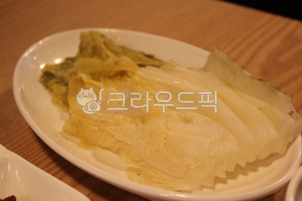 백김치,김치,배추,배추절임,절임요리,음식,반찬,한국요리,한국음식,요리,채소,접시