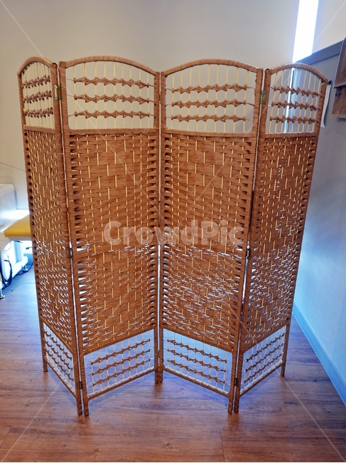 physical therapy room,folding screen,screen,medicine,treatment room,inside,Pain Clinic,bamboo,Oriental medicine clinic,patient,protect,lawmaker,hospital,bulkhead,curtain,mesh,foldable,surgery