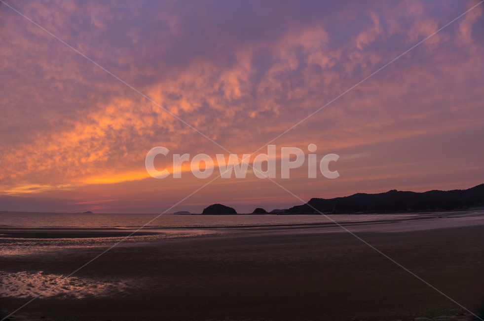 일몰,바다일몰,서해해변,태안해변,운여해변,간조,sunset,redsky,하늘,nature,landscape,감성,노을,해질녘,서해안,자연,풍경,nature,landscape,outdoors,옥외,dusk,황혼,dawn,새벽,sky,red sky,붉은 하늘