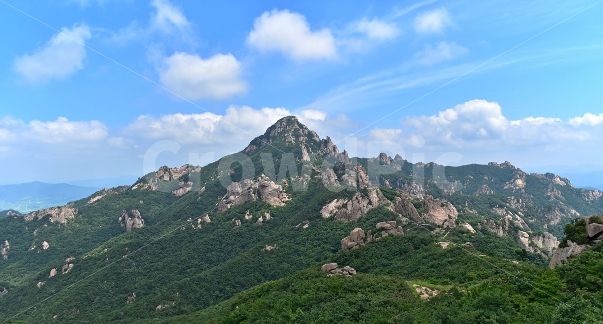 big face rock,A national park,loom den,Penis Rock,Strangely shaped paradise,Gujeongbong Peak,Yeomam,Cheonhwangbong Peak,General Rock,sight,Wolchulsan National Park,Amazing rock scenery,summer scenery