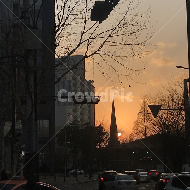 노을,저녁노을,해,구름,풍경,도시,풍경,city,landscape,vehicle,차량,automobile,자동차,car,차,transportation,교통