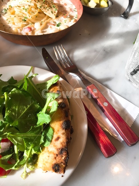 식사,피자,양식,포크,나이프,식당,접시,파스타,대리석테이블,매너
