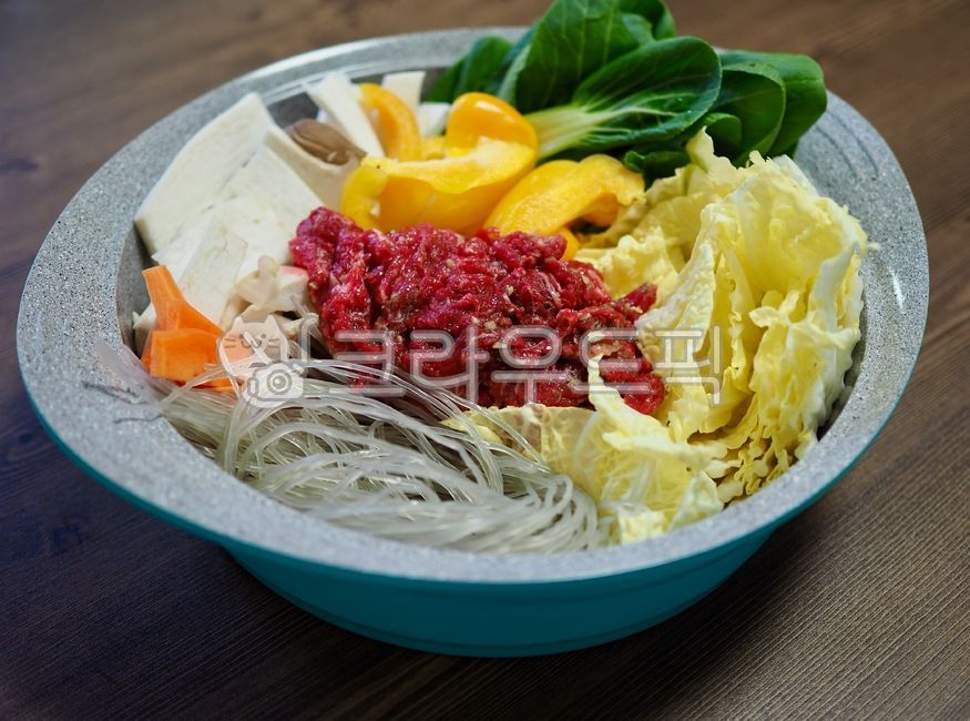 soup,wellnessfood,cabbage,asianfood,beef,noodle,vegetable,beefdish,bokchoy,pot,wellbeing,Korean food,Wellbeing food,Asian food,cooking,koreanfood,stew,food,meal,Beef Dishes,Beef and Vegetable Hotpot,beefhotpot,napa cabbage,Beef stew,bok choy