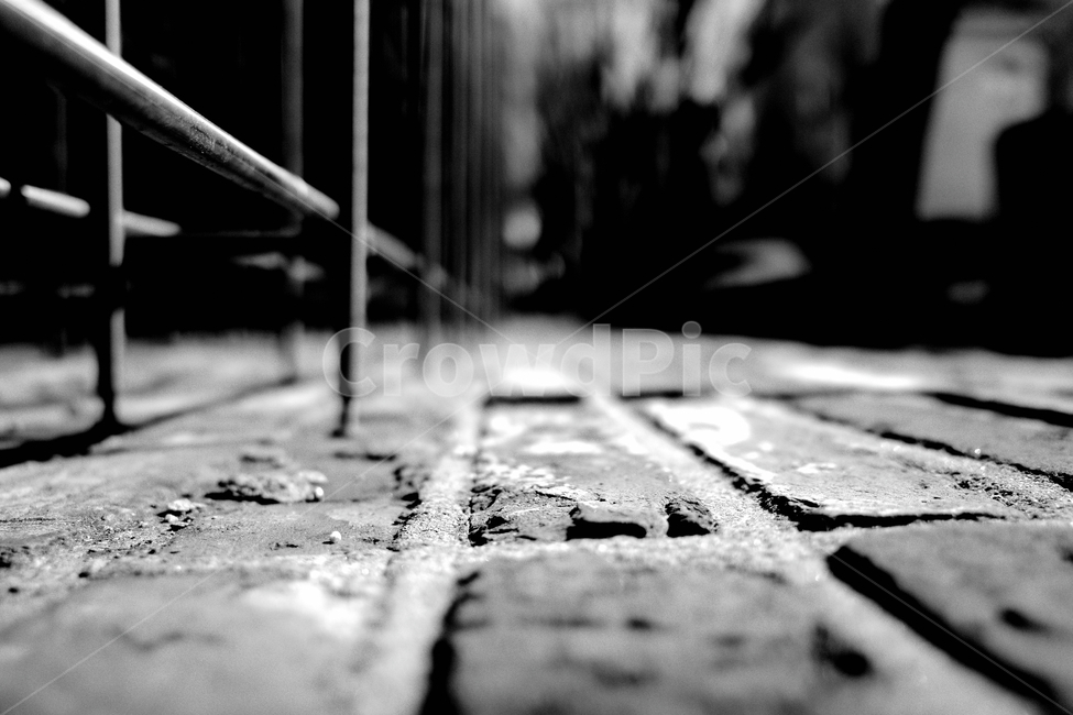 frame,접사,brick,흑백,macro,macrophotography,structure,construction,construct,prison,프레임,후레임,감옥,철골,벽돌,브릭,바닥,흑백사진,길