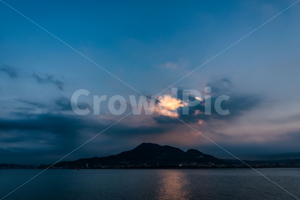풍경,감성사진,구름,감성,폰배경,바탕화면,자연,풍경,nature,landscape,한국자연풍경,한국자연경관,korea nature landscape,land,땅,outdoors,옥외,sea,바다,water,물,ocean,대양,shoreline,해안선