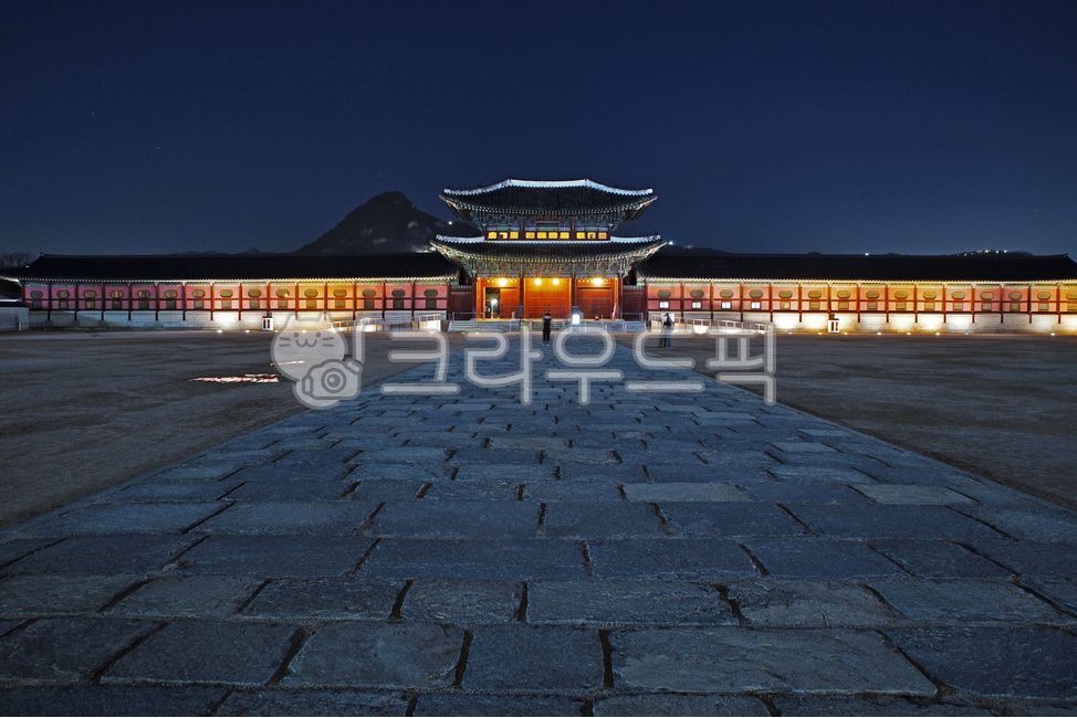 흥례문,중문,흥례문야경,경복궁,법궁,정궁,궁궐,북궐,야경,밤,풍경,nightscape,night,landscape,랜드마크,landmark,tourist attraction,한국랜드마크,한국관광지,한국명소,korea landmark,korea tourist attraction