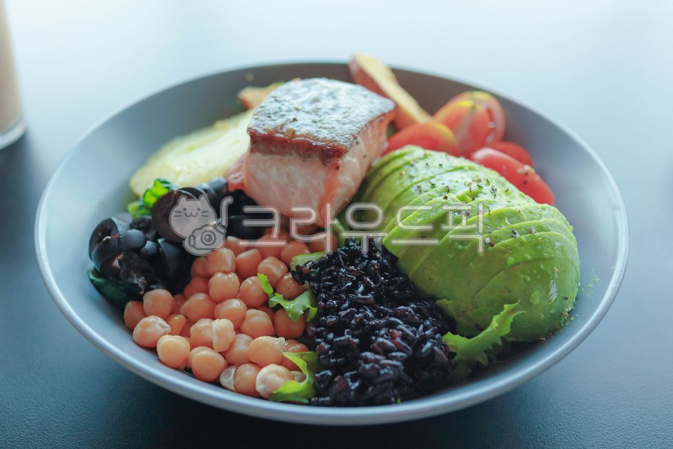 avocado,pretty food,salad,Diet control,salmon,food,meal,Grilled salmon salad,brunch,healthy food,diet food