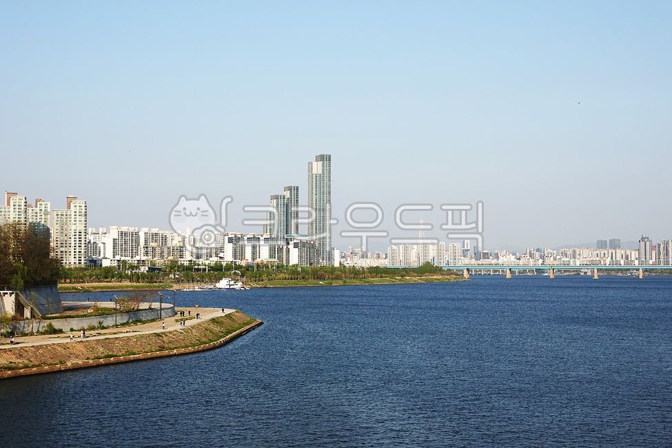 dongjakbridge,nodeulisland,urban area,Korean cityscape,dwelling,building,koreancitylandscape,Nodeul Island,cityscape,sunny,residence,high rise building,sky,town,seoullandscape,Seoul scenery,riverside,water,seoul,korea,river water,Dongjak Bridge,city,housi