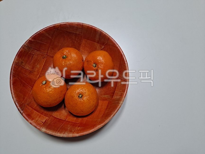 mandarin,Sweet and sour,winter snack,citrus fruits,actual material,fruit,wooden bowl,health,bowl,delicious,Orange,space,White space,vitamin,food,orange,White,fresh