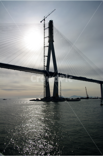 인천대교,대교,바다,sea,서해,푸른,하늘,도시,인천,한국,bridge,빛,역광,건설업,건축업,construction industry,건축물,건물외관,exterior,building,structure,architecture,construction