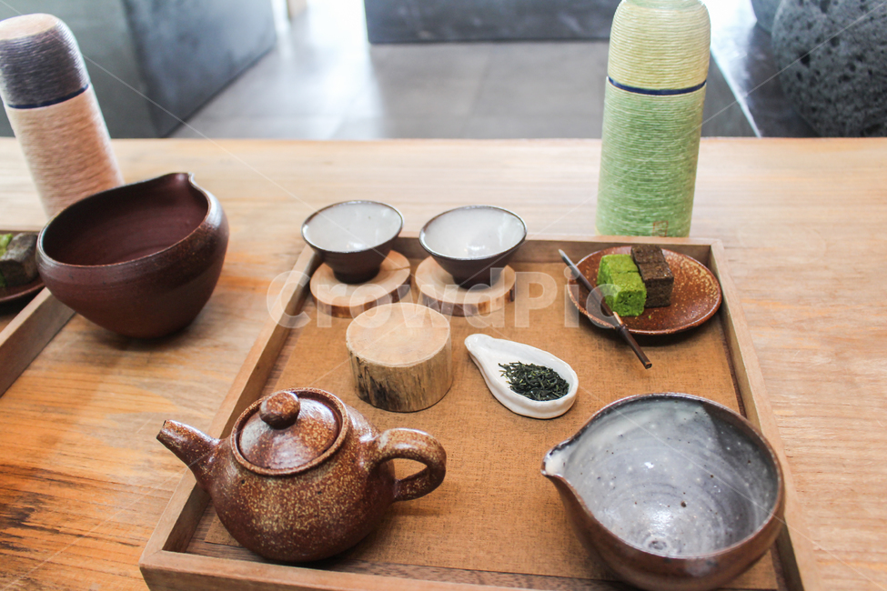 도기,도자기,찻잔,세트,다과,다과상,전통,한국의미,대한민국,차,tea,다도,다도세트,다기,녹차,명상,다도체험,찻잎,보온병,한국,우리나라,예절,brown,갈색,녹색,커피,카페,coffee,cafe