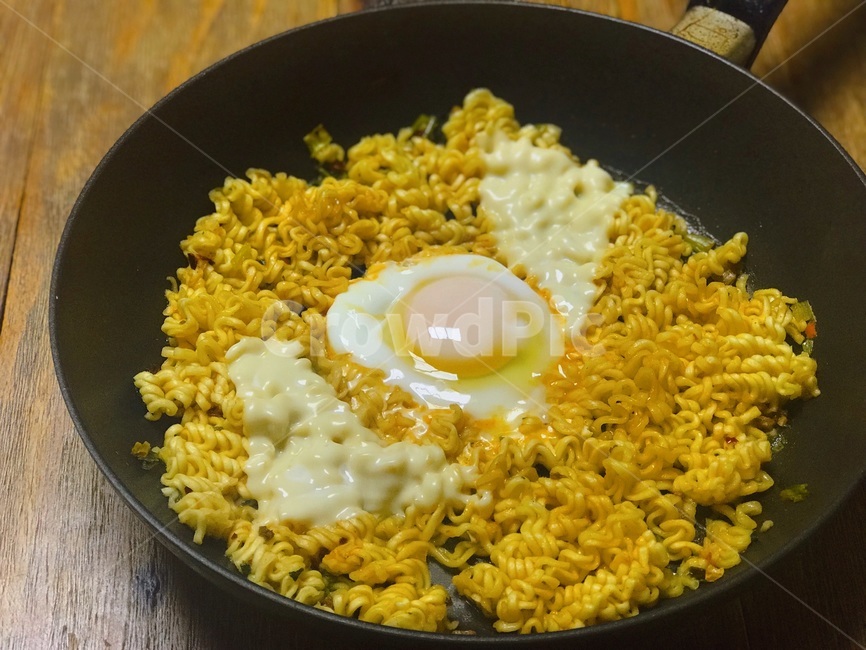 egg,food,meal,dish,cheese,계란,라면,치즈,볶음라면,음식,식재료,요리,food,cook,meal,dishes,food reserves