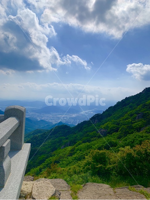 산,mountain,산정상,나무,하늘,구름,꼭대기