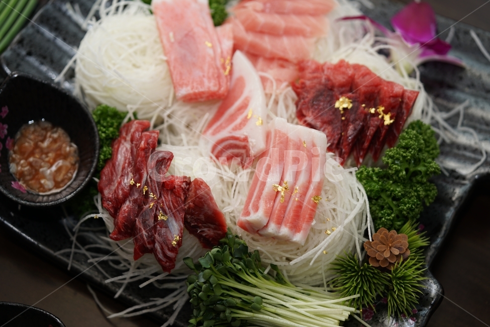 참치,회,참치회,식감,생선,안주,안줏거리,술안주,소주안주,술자리,레드,색감,빨강,음식,푸드,fish,횟감,식사,모임,음식,식재료,요리,food,cook,meal,dishes,food reserves,수산물,해산물,fishery products,seafood