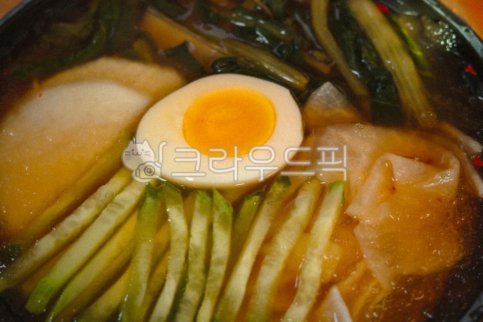 Eggs,cucumbers,cold noodles,young radish kimchi,young radish cold noodles,Korean food,K-food