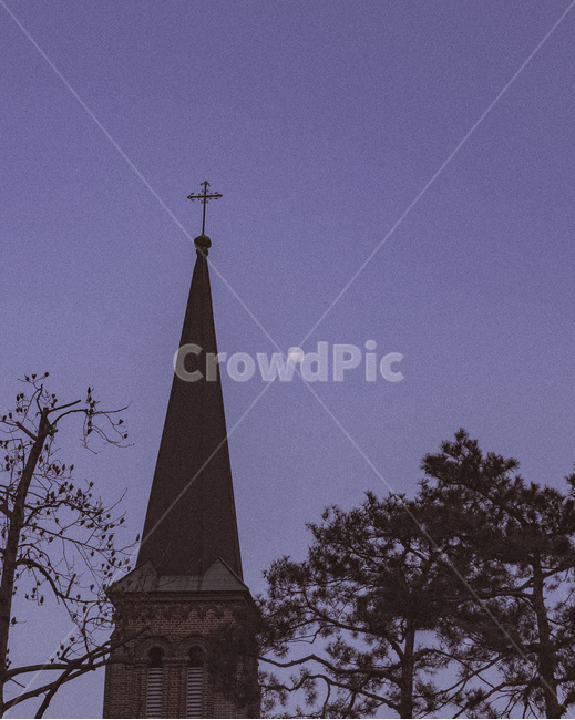 첨탑,달,감성사진,풍경,성당,tower,architecture,building,종교,신앙,religion,belief,faith,건축물,건물외관,exterior,building,structure,architecture,construction