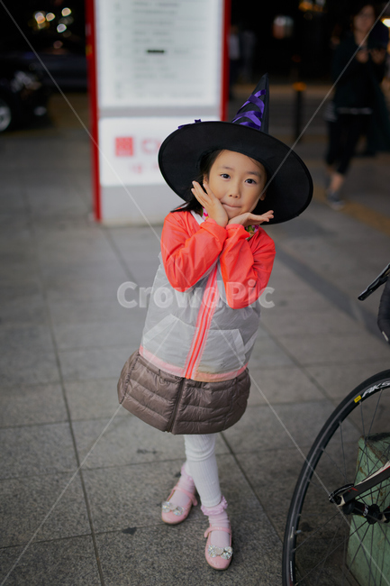 할로윈,모자,아이,얼굴,소녀,halloween,girl,smile,귀여움,사람,인물,인간,human,person,어린이,어린아이,child,children,kid,축제,행사,festival,carnival,event