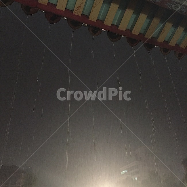 처마,비,빗방울,밤,night,rainy,날씨,weather,eaves,rainwater,light,빛,운치