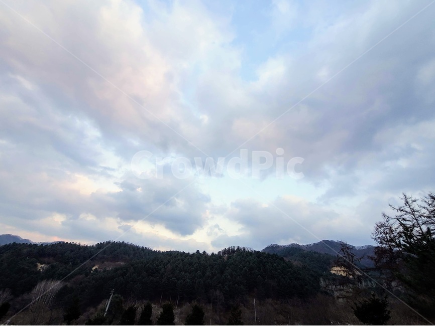 푸른하늘,산하늘,구름낀하늘,하늘풍경,맑은풍경,맑은날씨