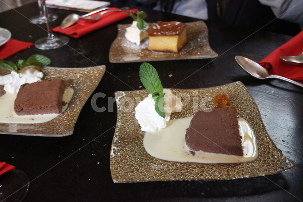 dish,디저트,dessert,케이크,cake,요리,food,음식,meal,레스토랑,접시,초콜릿,데코레이션,크림,cream