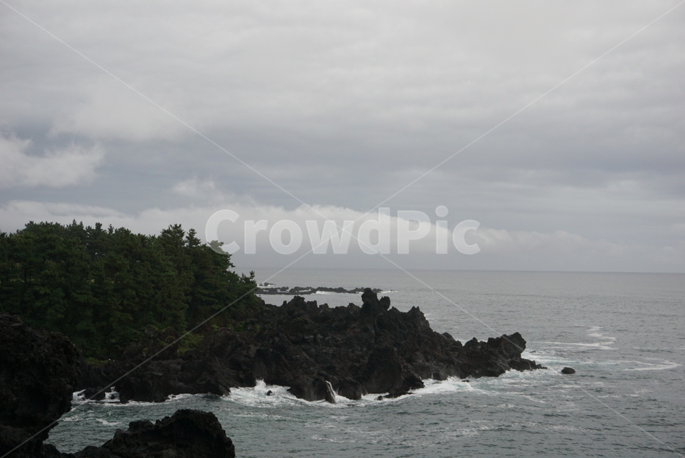 자연,주상절리,현무암,바다,먹구름,제주도,nature,자연,풍경,nature,landscape,제주도,jeju,jeju island,outdoors,옥외,land,땅,water,물,shoreline,해안선,sea,ocean,대양,promontory,곶,coast,연안,peninsula,반도