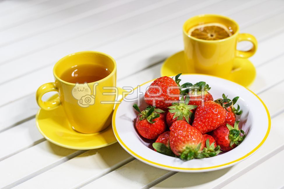 허브차,레몬밤차,딸기,과일,음료,마실것,레몬,음식,간식,디저트,잔,먹을것,차,그릇,자몽차