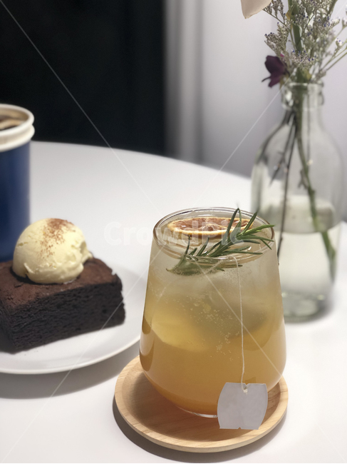 brownie,카페,티,레몬,초코,아이스크림,화분,꽃,티백,차,레몬차,허브티,커피,cafe,tea,lemon,choco,icecream,flower,coffee,브라우니,감성,분위기,무드,차분한,mood,디저트,간식,후식,dessert,snack,음료수,drink,beverage