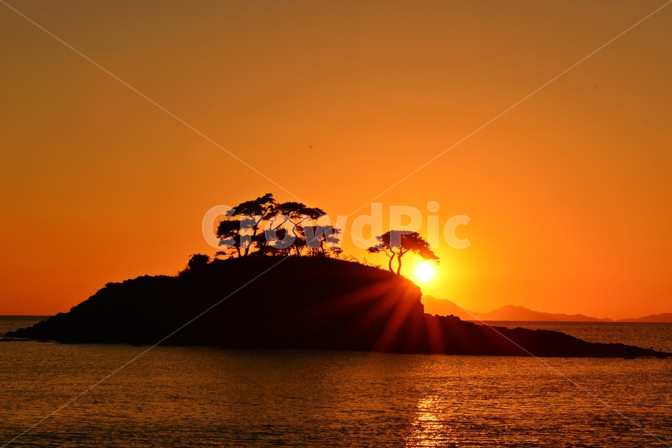 light,빛,flare,플레어,nature,자연,outdoors,옥외,water,물,shoreline,해안선,sea,바다,sunlight,햇빛,redsky,붉은하늘,sunset,일몰,dusk,황혼,sky,하늘,부안,솔섬,솔섬일몰,해넘이