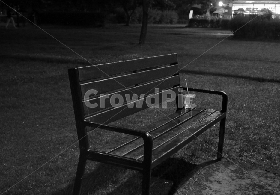 흑백,의자,벤치,공원,잔디,흑백,모노톤,monochrome,black and white,사물,물건,오브젝트,thing,object,matter
