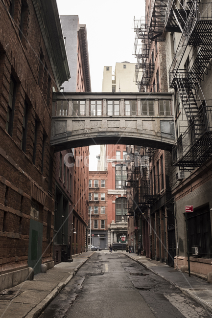 road,도로,city,시티,town,도시,urban,거리,street,건물,building,어반,handrail,banister,alleyway,alley,골목,난간,스카이브리지,구름다리,뉴욕,건축,architecure,usa,newyork,skybridge,landscape,골목길,alley,해외,외국,세계,foreign,oversea,world