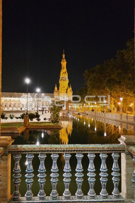 스페인,세비야,스페인광장,광장,spire,첨탑,steeple,뾰족한탑,architecture,건축물,building,건물,tower,탑