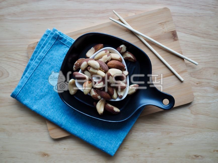 wellnessfood,brown,nut,food,brazil nuts,nuts,wellbeing,background,Wellbeing food,organic,brazilnut