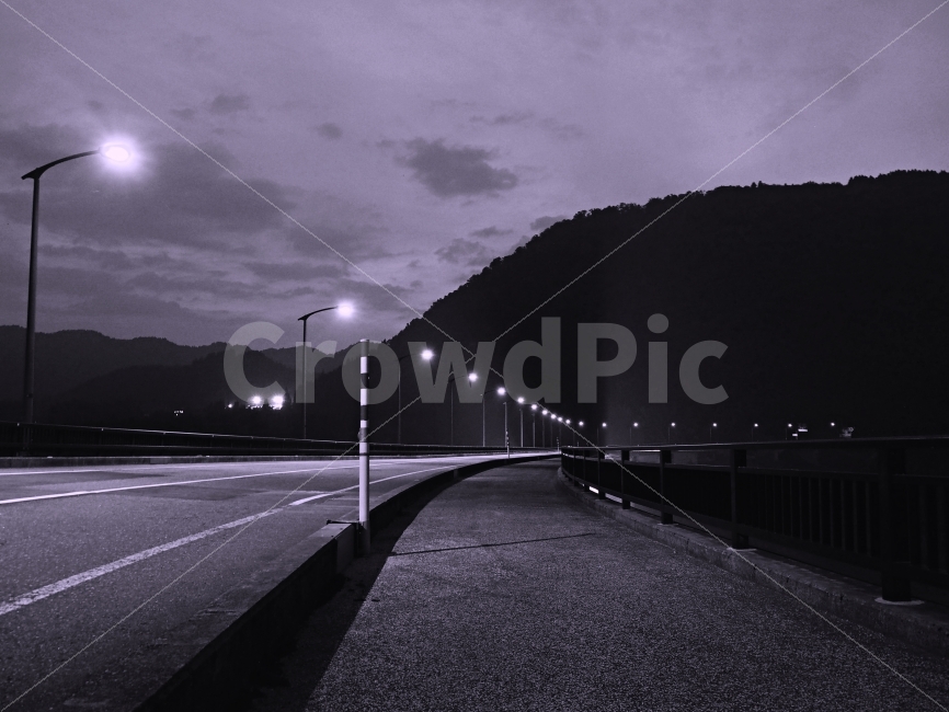 일본,도야마,다리,흑백,밤풍경,교통,교통수단,traffic,transportation,흑백,모노톤,monochrome,black and white,asphalt,아스팔트,road,도로