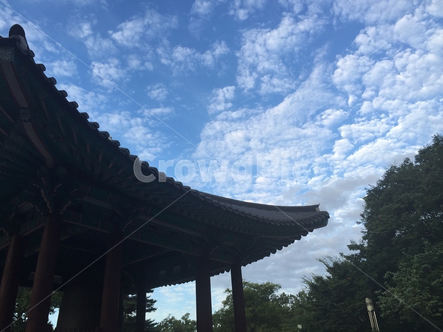 구름,구름예쁜,처마구름,맑은날처마,맑은날,한국전통,한국문화,korean traditional,korean culture,건축물,건물외관,exterior,building,structure,architecture,construction