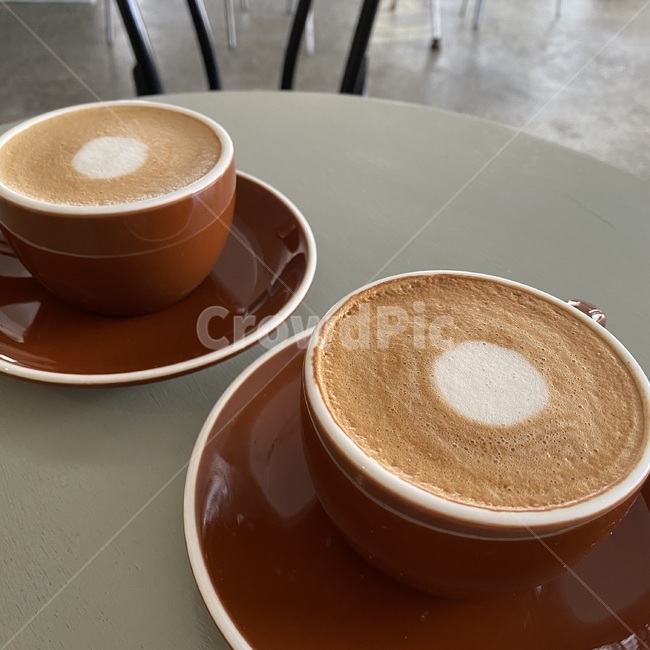 saucer,컵,커피컵,coffeecup,beverage,마실것,라떼,음주,받침접시,pottery,도기류,커피잔,cup,coffee,latte,마실것,카페라떼,cafe,뜨거운,hot,drink,커피,카페,coffee,cafe