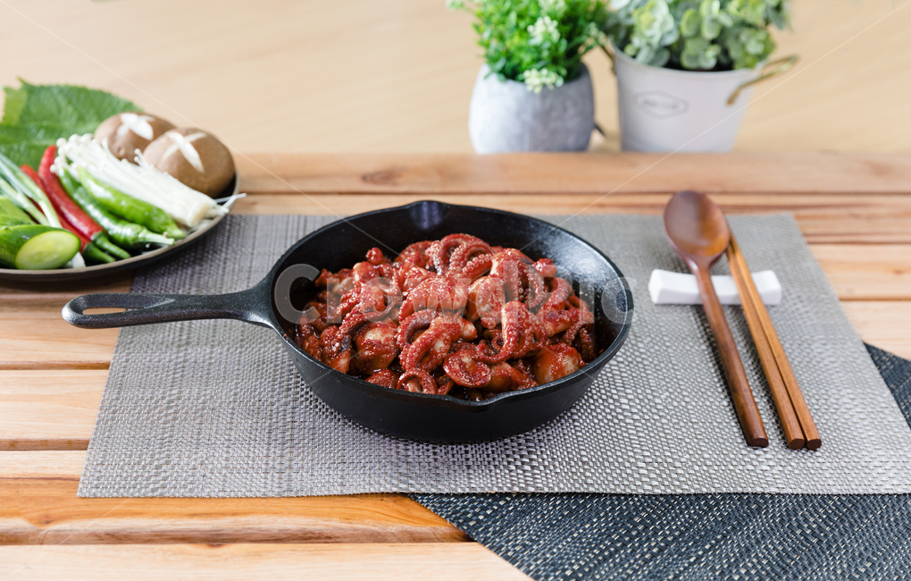 음식,쭈꾸미볶음,식사,안주,쭈꾸미,저녁식사,한식,korea,spicy,오징어볶음,식당,매콤,매운맛,red,맛집,고추장,고춧가루,식재료,요리,cook,reserves,수산물,해산물,fisheryproducts,seafood,한국음식,한국요리,food,dishes,korean,meal,koreancook,맛있다,먹다,맵다,소스,볶음,음식,식재료,요리,food,cook,meal,dishes,food reserves,한식,한국음식,한국요리,korean food,korean dishes,korean meal,korean cook