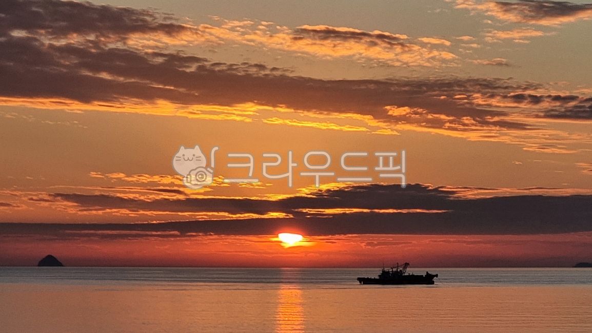 바다풍경,바다,하늘,하늘풍경,구름,구름풍경,바다노을,바다석양,바다일몰,바다전경,해변일몰,해변노을,해변석양,실루엣,해변,해안선풍경,노을풍경,석양풍경,일몰풍경