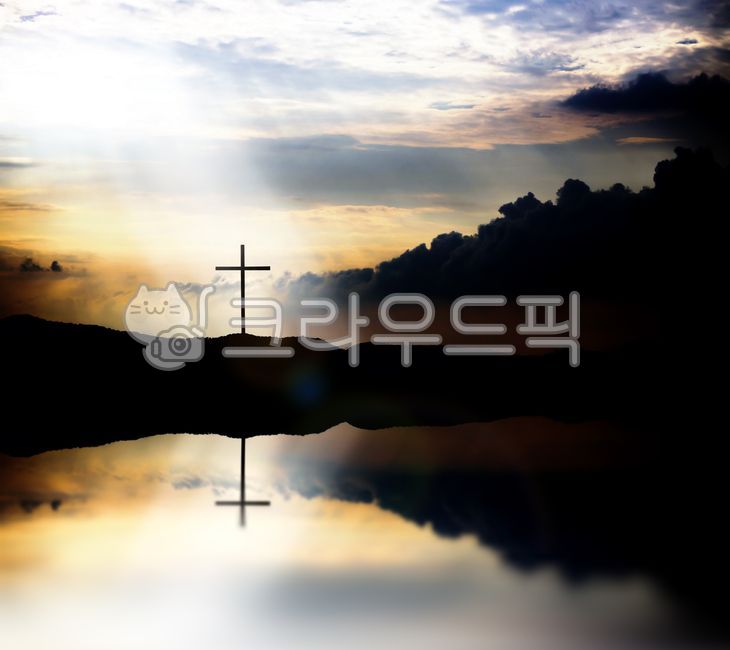 종교,십자가,예수그리스도,하나님,믿음,신앙,골고다,언덕,교회,거룩한,성당,기독교,천주교,일출,노을,배경,하늘,구름,빛,태양,광선,먹구름,복음,선교,예배,기도,은혜,성령,보혈,묵상,크리스마스,성탄절,부활절,실루엣,상징,고난,죽음,부활,성경,속죄,희생,장엄한,어두운,자연,산,신비로운,예수님,배너,현수막