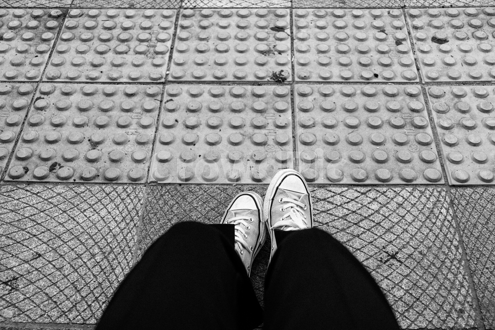 clothing,의류,shoe,신발,footwear,신발류,단화,흑백,모노톤,monochrome,black and white