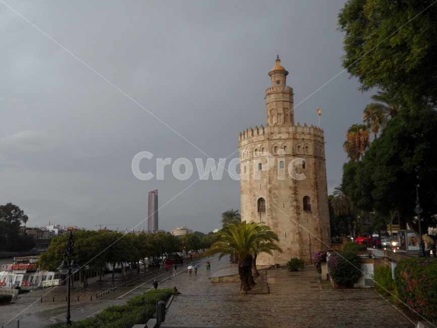 스페인,세비야,유럽,황금의탑,spain,sevilla,europe,torredeloro,tower,탑,건축물,architecture,보도,walkway,도심,downtown
