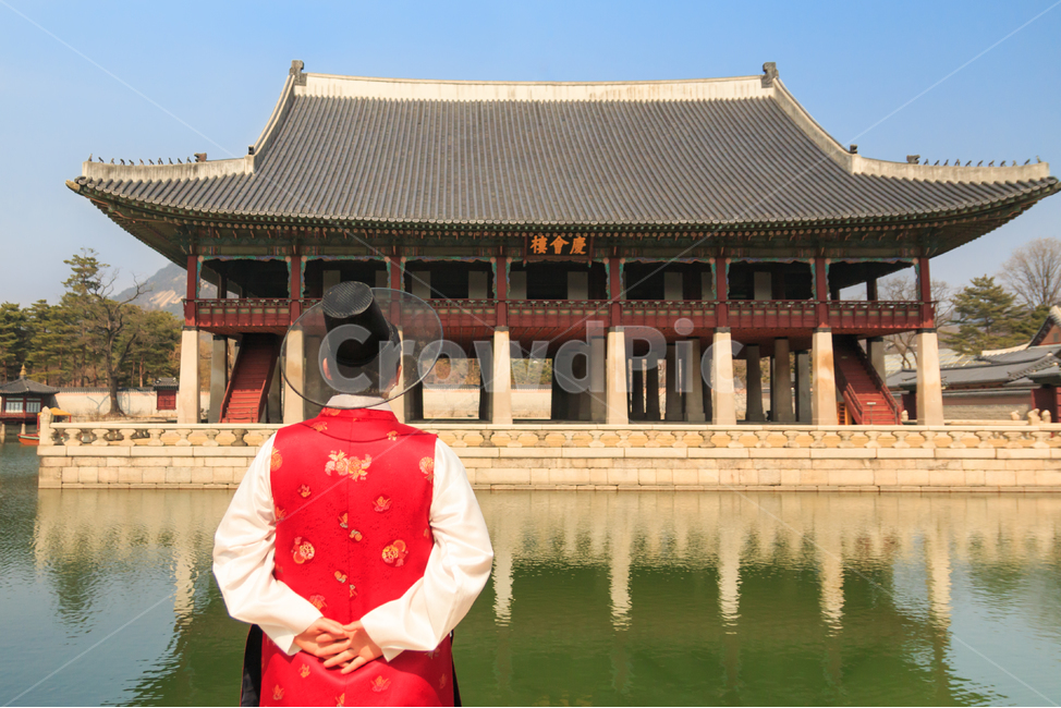경복궁,경회루,남성,한복,남자,모델,갓,양반,뒷짐,연못,전통,의상,의복,패션,문화,유산,문화유산,과거,역사,한국전통,한국문화,korean traditional,korean culture,한복,한국전통의상,hanbok,korean traditional clothes,랜드마크,landmark,tourist attraction,한국랜드마크,한국관광지,한국명소,korea landmark,korea tourist attraction,사람,인물,인간,human,person,남성,남자,man,male,건축물,건물외관,exterior,building,structure,architecture,construction