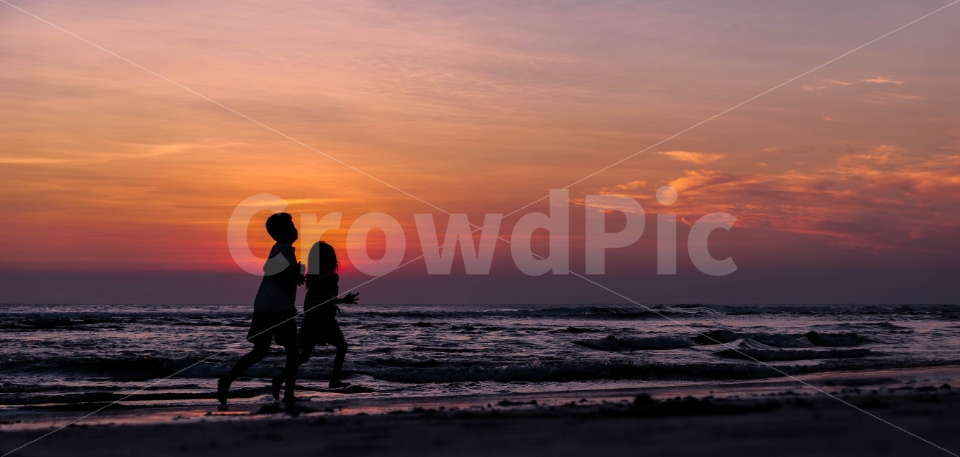 노을,아이들,달리기,석양,해변,파도,해변,바다,beach,sea,사람,인물,인간,human,person,어린이,어린아이,child,children,kid,인물실루엣,사람실루엣,character silhouette,human silhouette,친구,우정,friendship,companion,nature,자연