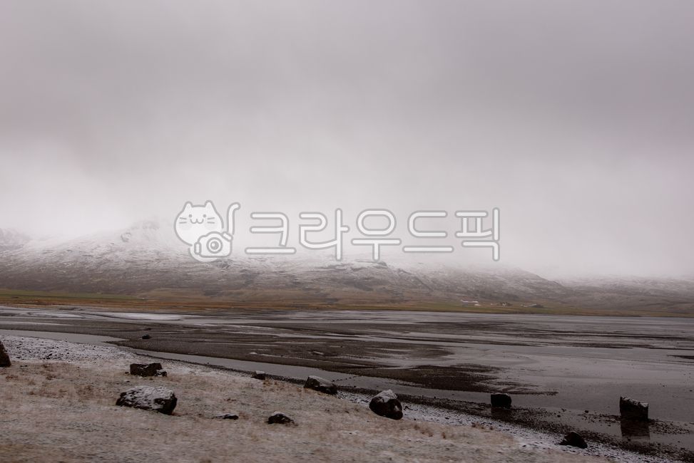 ice cap,northeurope,winter,scenery,overseas,mountain,plateau,weather,snowcap,europe,nature,overea,iceland,northern europe,outdoors,snow,ground,landscape,fog