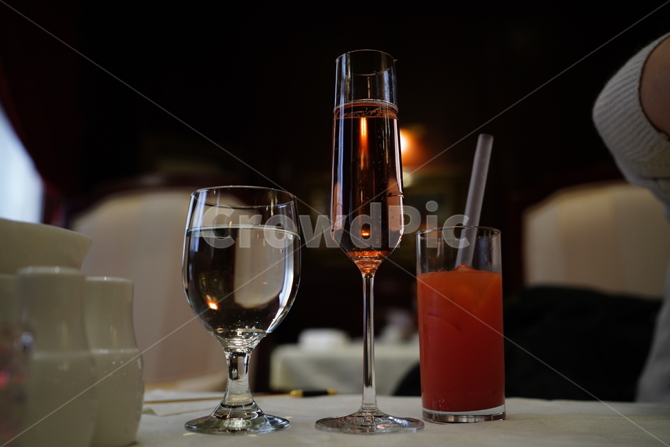 유리,글라스,잔,glass,물,마실거리,쥬스,와인,음료,음료수,drink,beverage