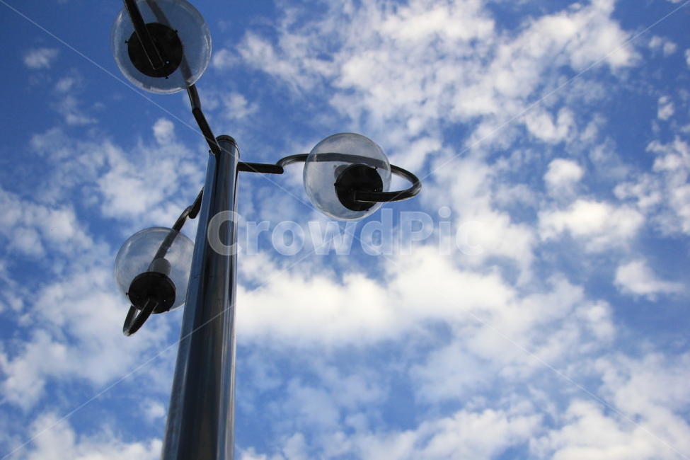 가로등,streetlamp,파란하늘,바탕,맑은하늘,가로등아래,구름,하늘,sky